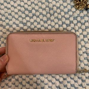 Michael kors wallet light pink